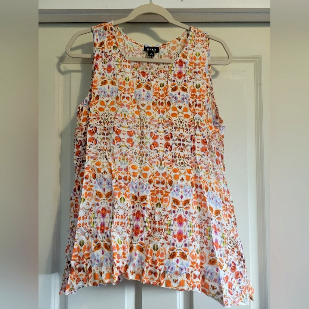 Ana XL Flowing Tank, Floral Detail